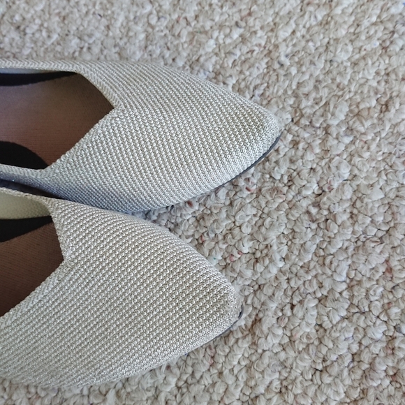 Rothy’s The Point II Flat Diamond Twill in beige and gold size 11.5